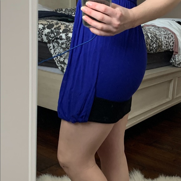 Worn once Guess dress with pockets! Stylish and practical with quality material - Picture 2 of 2